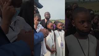 Que Dieu Protege Les Enfants De Caroline