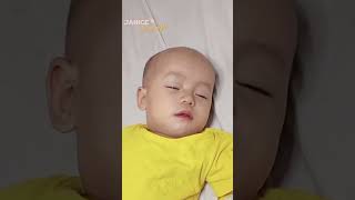 Celebrity Nothing can move the baby when they sleeping, but as soon as mommy ley down on bed, baby wakes up 😱😱 Profile