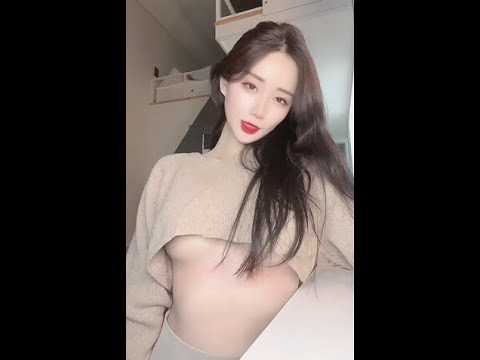Girl Korea Japan 2022 - The Girl Who Puts Her Tippytoes On