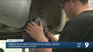 Flowing Wells HS preps students for good careers under the hood
