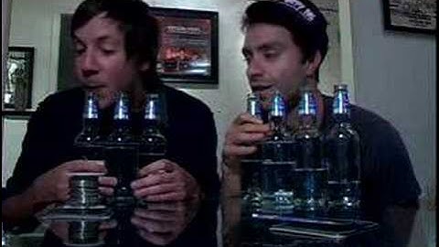 Simple Plan - Pierre and Seb - Bottle Song!!