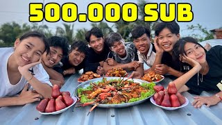 Anh Thời Đại | Ăn Mừng 500.000 Subscribe Trên Nóc Nhà Của Team - Bữa Ăn Đoàn Viên