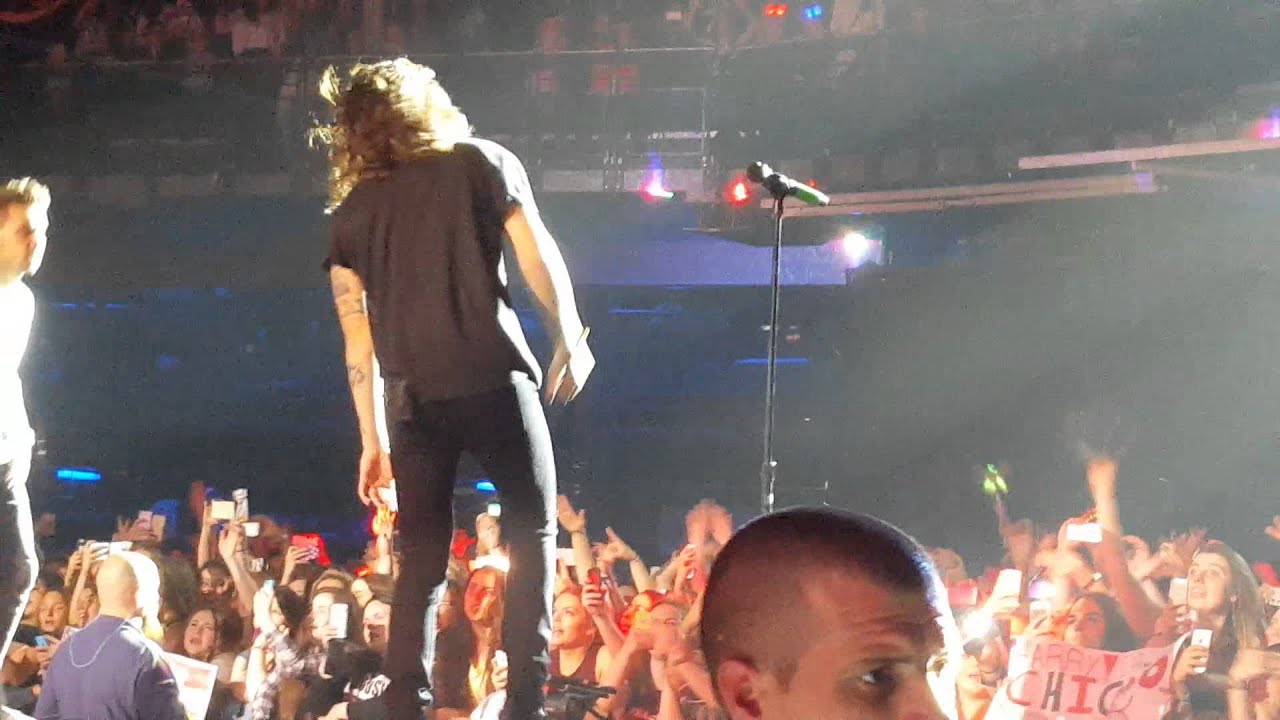 One Direction - Drag Me Down live at OTRA Dublin 16 October 2015 (3rd row HD)