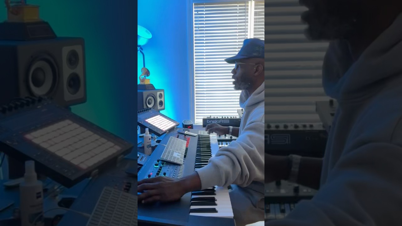 Music Producer Bryan Michael-Cox making a Beat 🎶