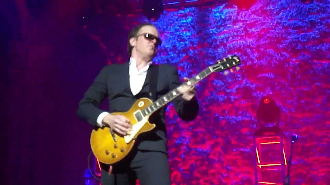 Joe Bonamassa performs "Sloe Gin" Live in Vancouver (20111217) YouTube