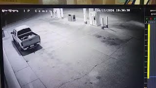 Security footage shows man in Tarrant ramming cars
