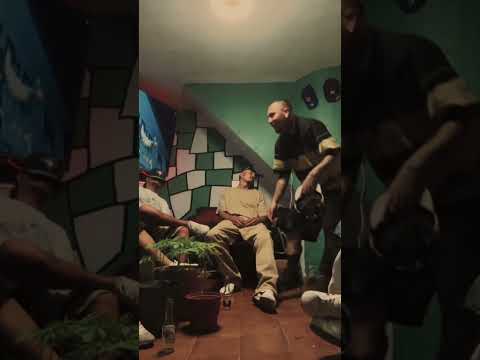 Vallan a mi canal ha guacharlo🔥🫡 #musica #videoshort #viralshorts #escenas