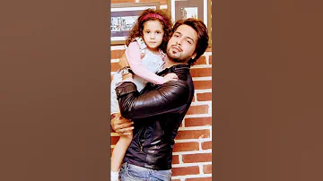 Fahad Mustafa with loving family #pakistaniactor