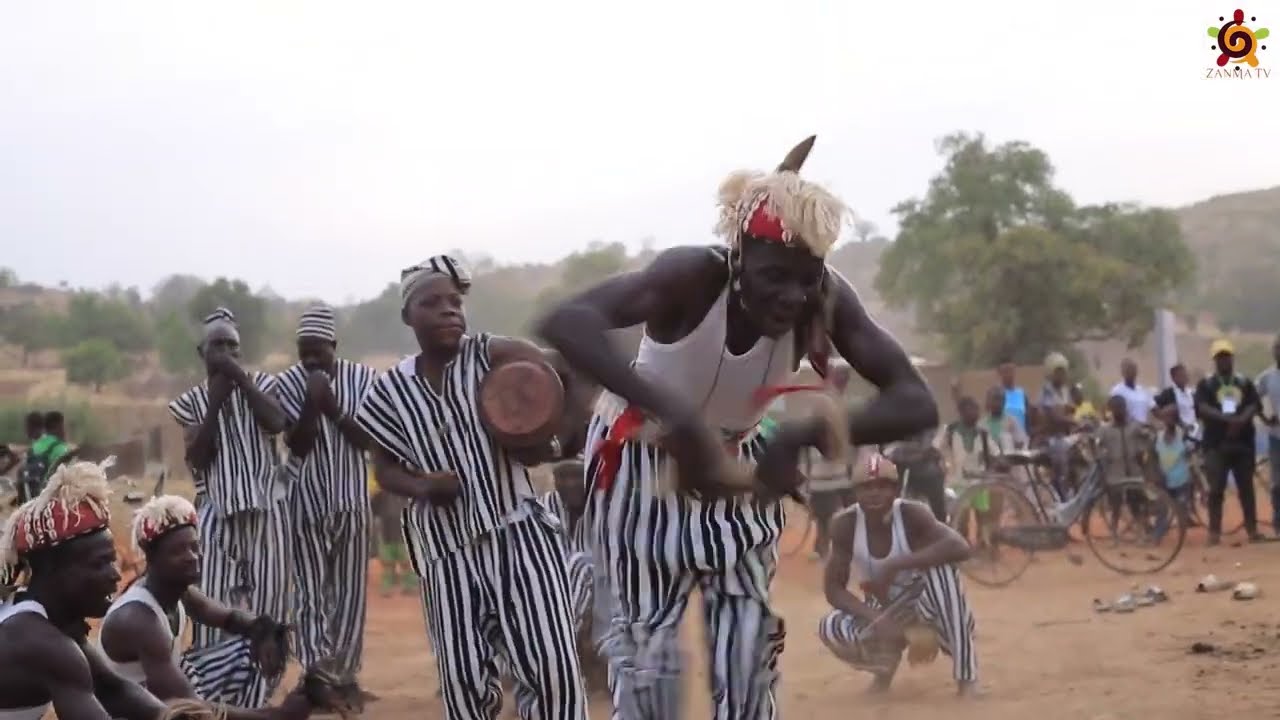 La troupe de Danse Traditionnelle Djongo de Tiébele