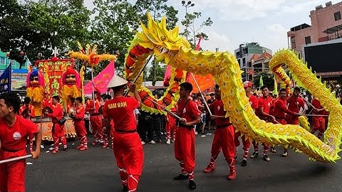 Những màn trình diễn múa lân cực mản nhãn trong ngày lễ rước cộ Bà Thiên Hậu ngày rằm tháng giêng