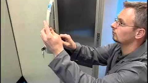 TS8 Install Door and Comfort Handle