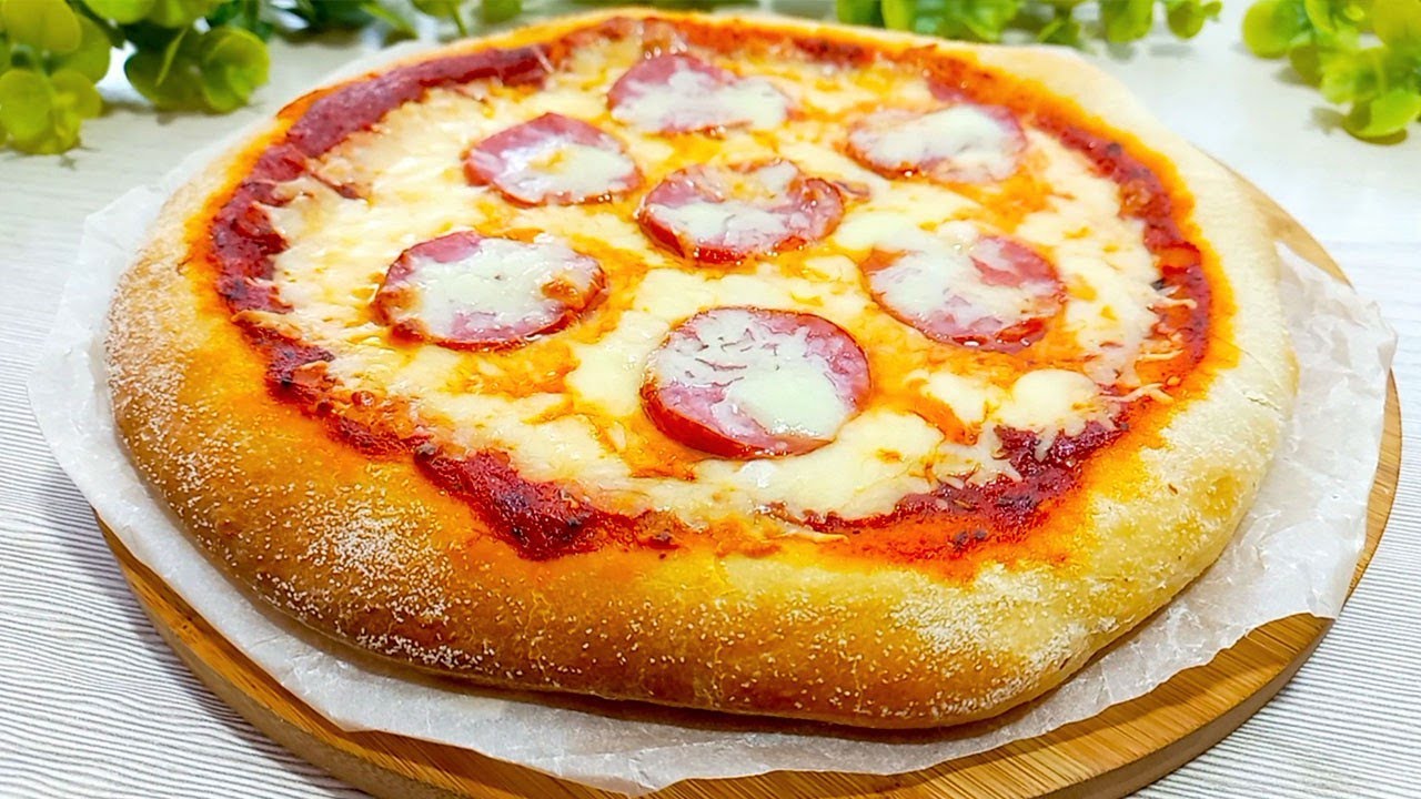 Homemade pizza with a crispy crust in a regular oven! The perfect dough