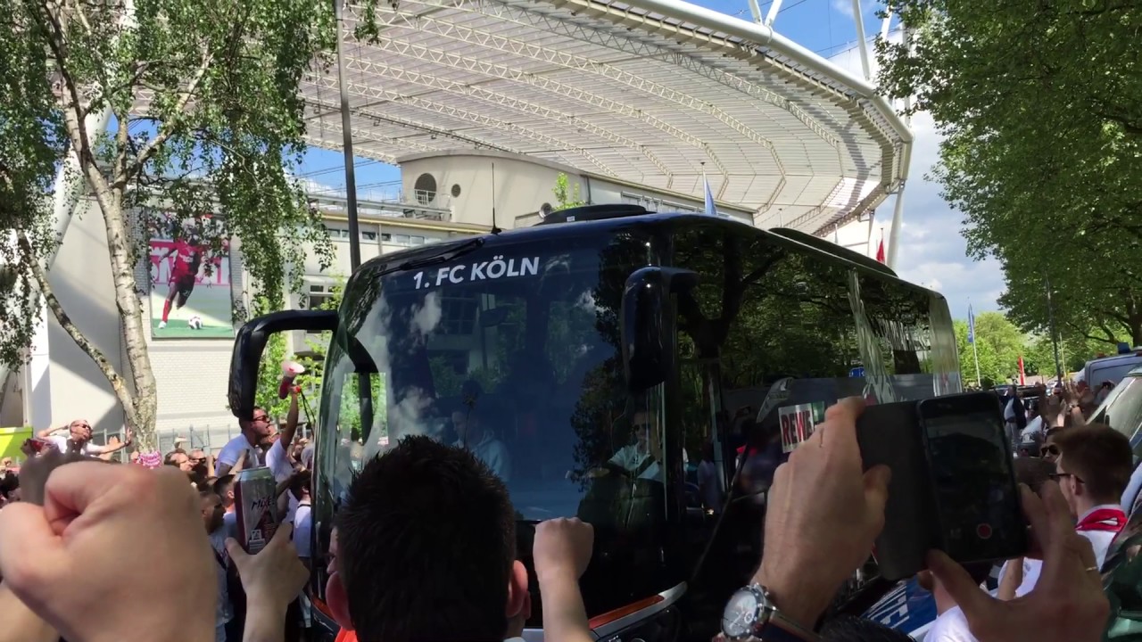 Bayer Leverkusen - 1 FC Köln - Ankunft der Kölner Mannschaft - YouTube