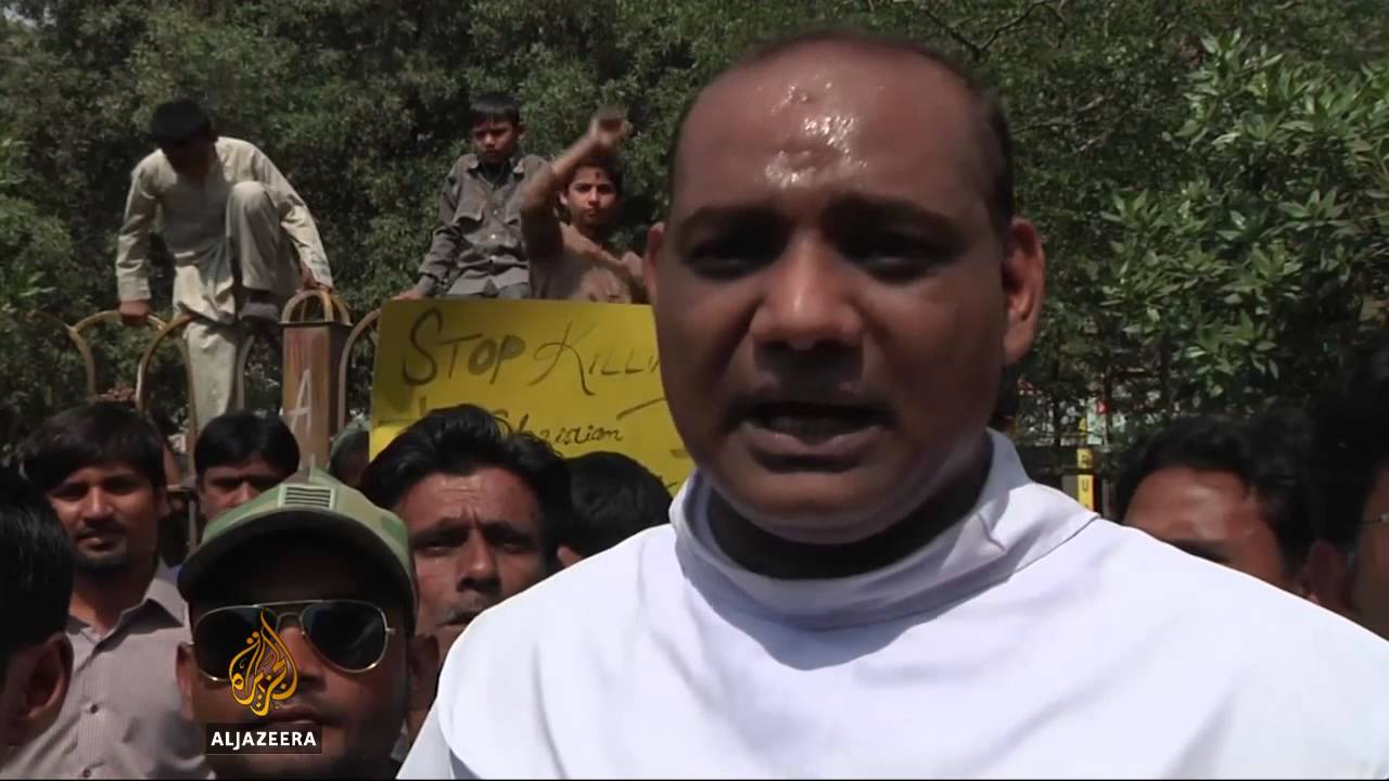 Fourteen killed in Pakistan church blasts