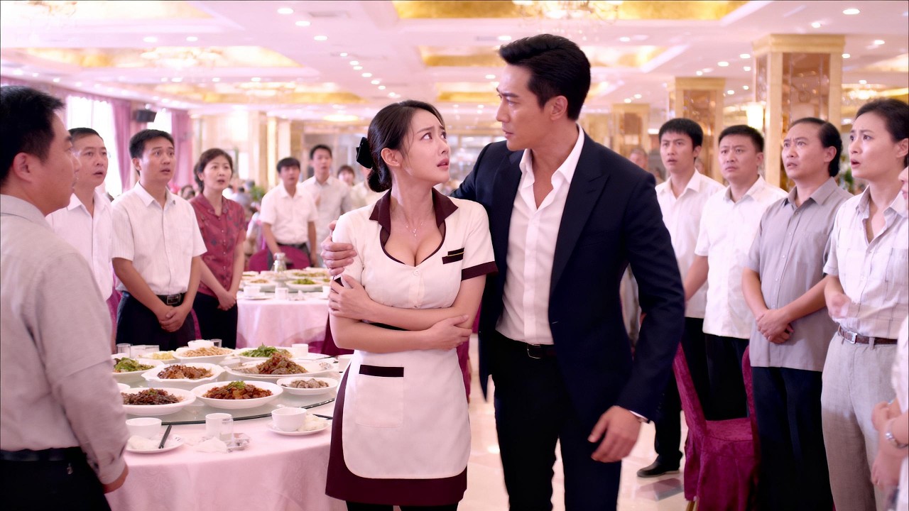 飯店吃飯被冤枉打碎碗還遭勾引，鄉下姑娘委屈無助，千億總裁現身當場求婚寵上天！