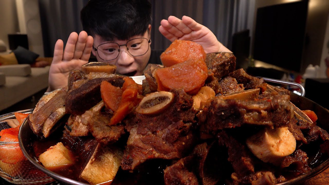 SUB_Это вкусная еда, которую можно съесть с пастой из говяжьих ребрышек. Легендарный мукбанг