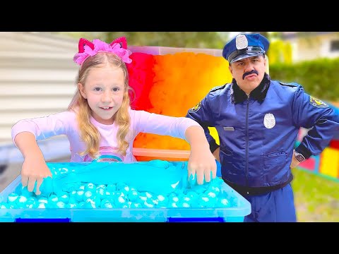 Nastya aprende as regras de segurança para crianças com o policial | Foci