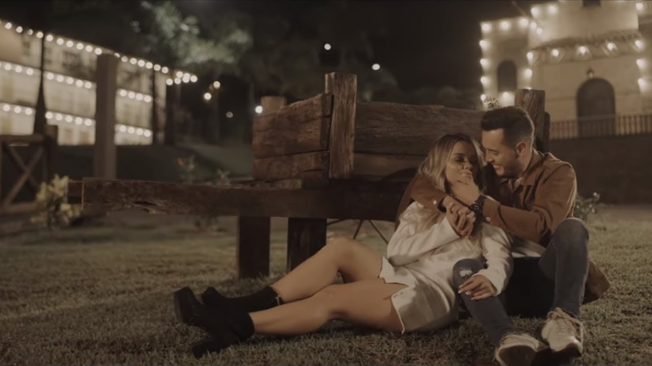 Alexis Escobar - En Mi Cama  (Video Oficial)