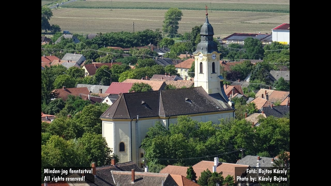 Sümeg (H), Urunk Mennybemenetele templom déli harangszó a Sümegi várból 2023. Július 31.