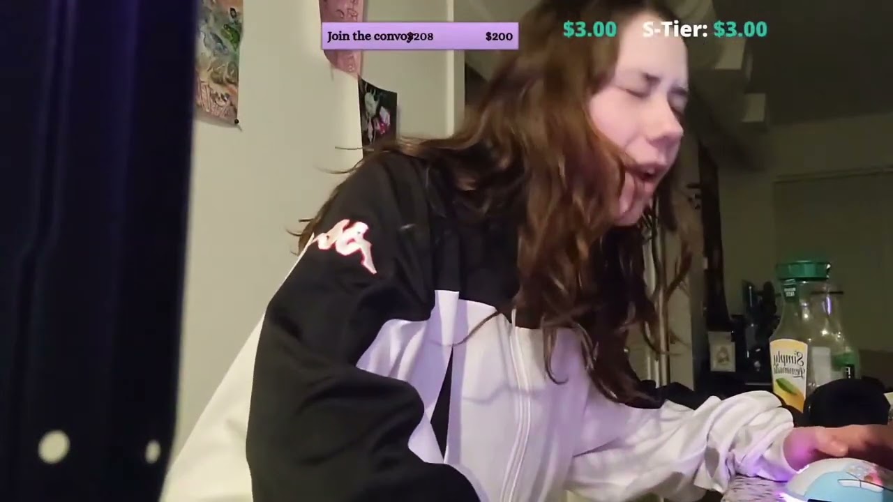 Streamer farts loud Alice Room  