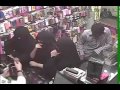 حادثة سرقة محتويات حقيبة بنت داخل محل جوالات في السعودية