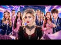 أميرة مص اصة دماء في مدرسة حقيقية أصبحنا صديقات مع مص اصة دماء ملكية 