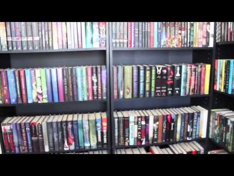 Quickie Bookshelf Tour!