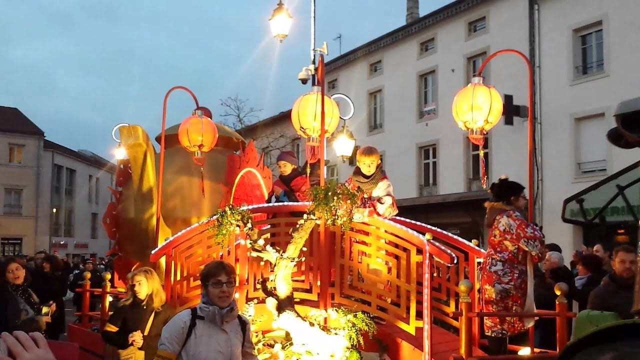 Traditionnel défilé de Saint Nicolas 2015 - YouTube