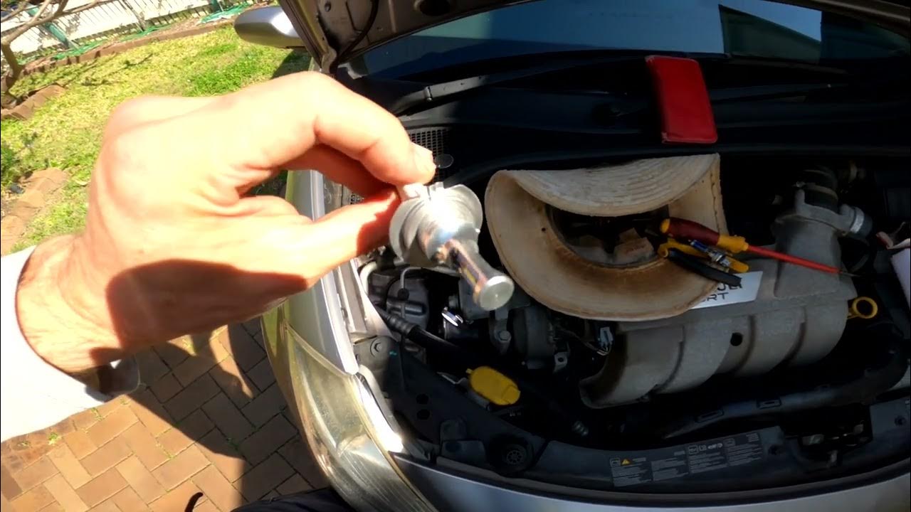 Mk3 Renault Clio fast headlight bulb change and LED upgrade YouTube