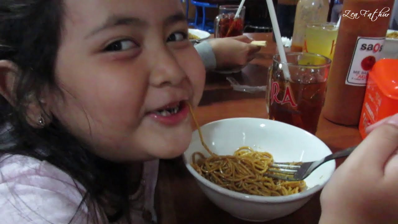 Bakso Akung dan Bakso Boedjangan Bandung - YouTube