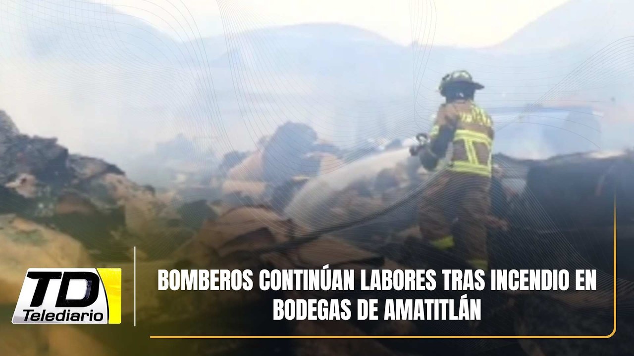 Bomberos continúan labores tras incendio en bodegas de Amatitlán