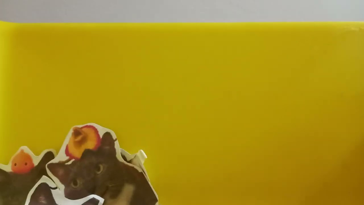 Kotyinet paper toys falling down the stairs