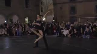 Roberto Bolle, interpreta un tango junto a Nicoletta Manni