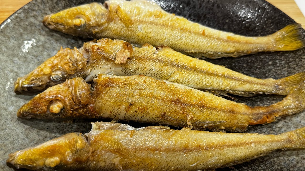 沙腸魚、沙鮻魚用煎的很好吃，市場的大媽說這樣就很好吃了 - YouTube