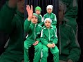 لعبة اللزقة بمسلسل الحبار 😂 شوفوا هالمرة  مين ربح ؟ 18