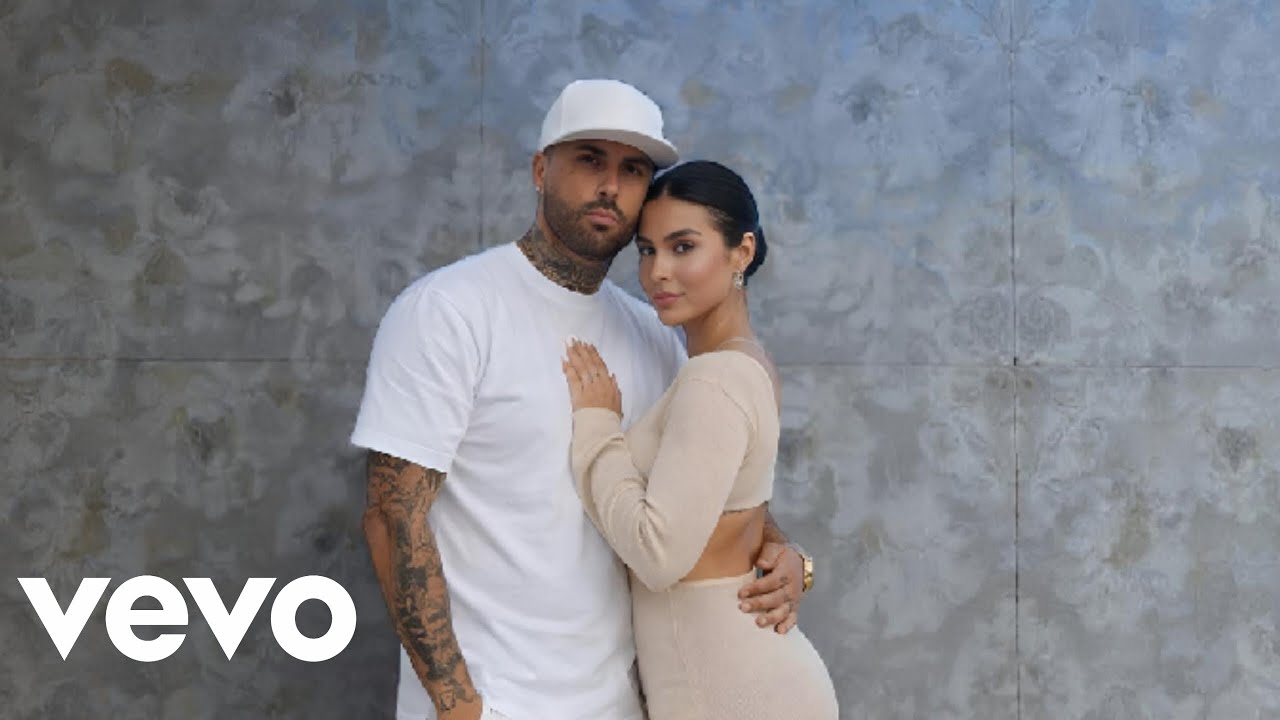 Nicky Jam _ Ya Se Va Este Año _ lyrics músic 