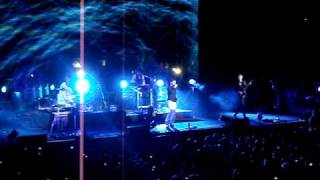 AHA EN ARGENTINA: STAY ON THESE ROADS  (LUNA PARK 4/3/2010)