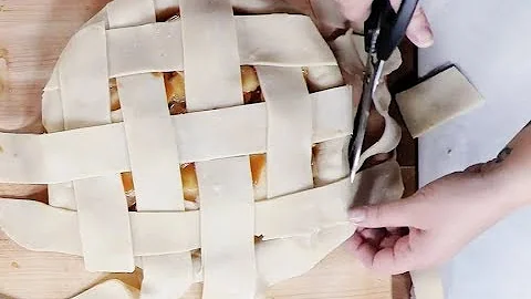 Andrew Zimmern Cooks: Pie Crust with Michelle Gayer