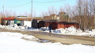 В Нижневартовске на спецстоянку вывозят гаражи, мешающие ремонту дороги