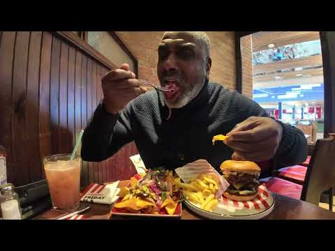 I Tried TGI Fridays’ Christmas 2-Course Menu in Stratford ???? Was It Worth £35?