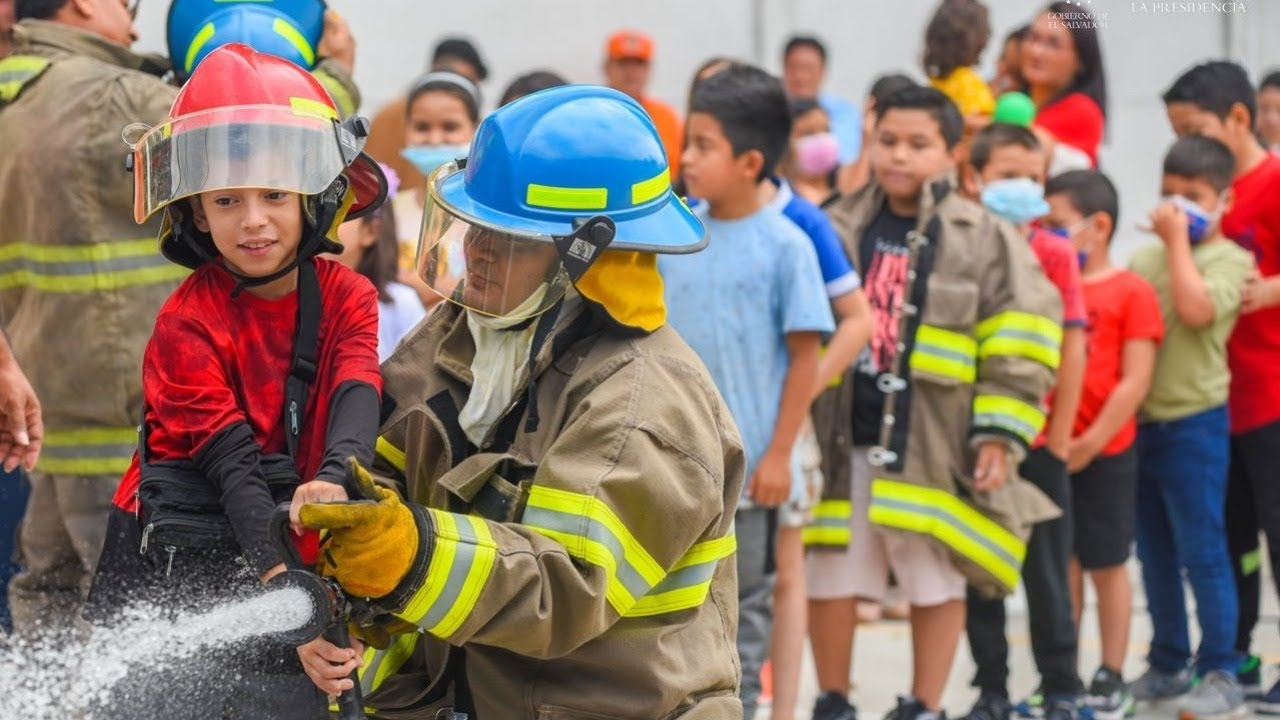 Bomberos desarrolla jornada de prevención de incendios con familias de San Salvador