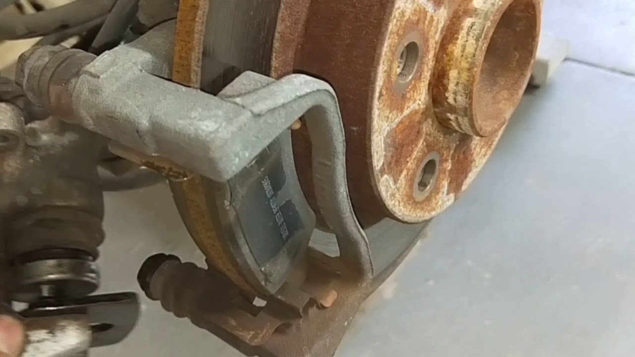 Holden Astra replacing rear brake pads YouTube