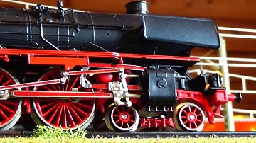 Die letzten großen analogen Loks von Märklin der 80er Jahre : E-194, Nr.3322 / BR 012, Nr. 3310