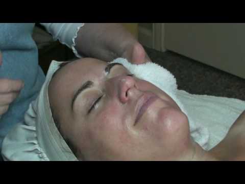 A Native Springs Clay facial with Joan Barlow.mp4