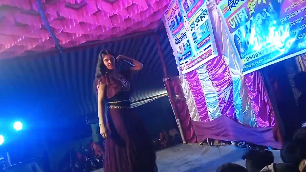 আমার শ্যাম্পু করা চুলে আমি কাটে যায় ভুলে আমার প্রেমে সবাই মাতাল