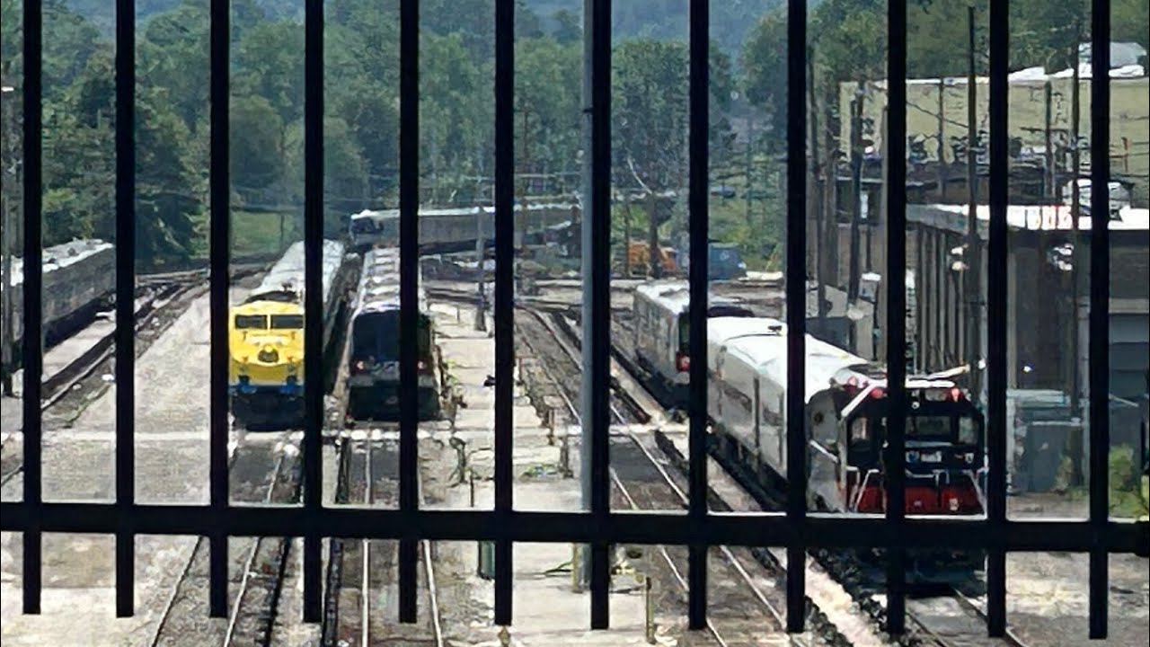 metro-north-trains-at-southeast-on-the-harlem-line-ft-201-conrail-unit
