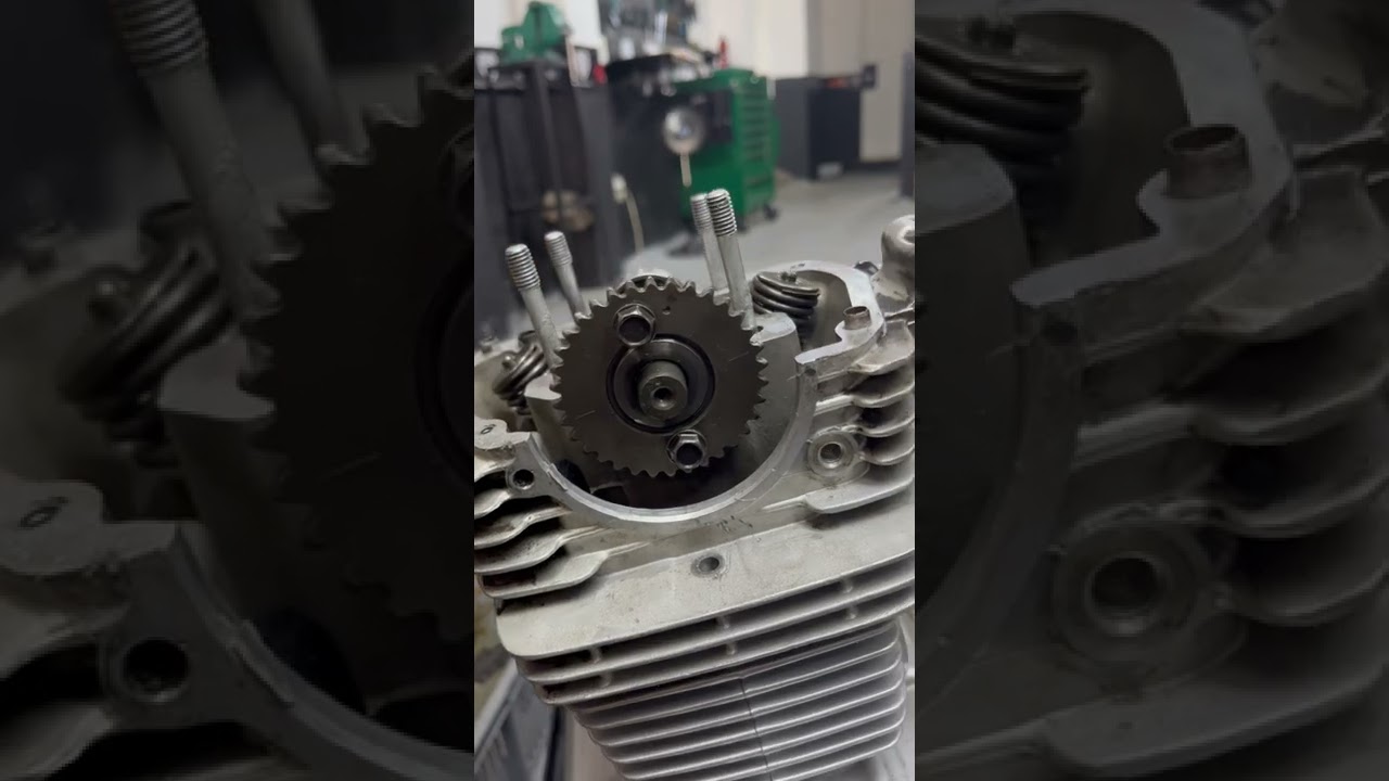 Cómo instalar el árbol de levas de una moto con cadenilla