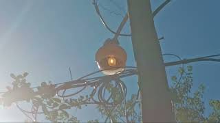 Weird HPS streetlight dimming and lighting up