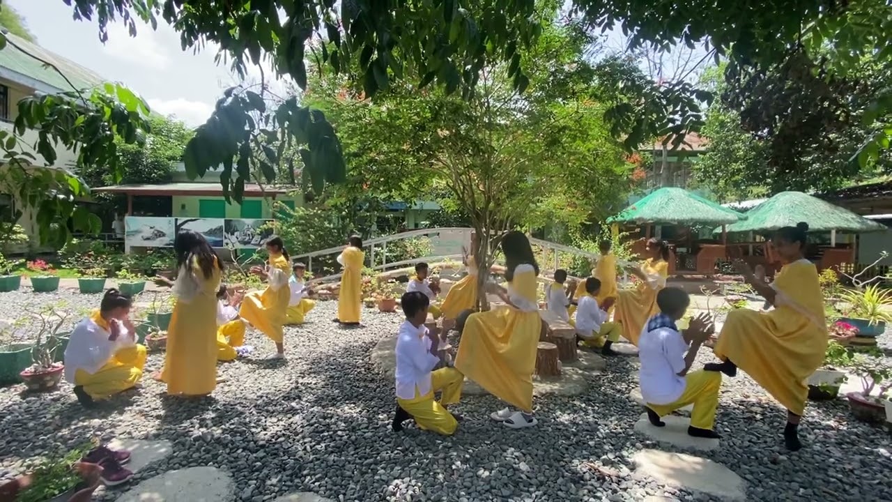 Performance of  G~8 Carinosa creative folk dance