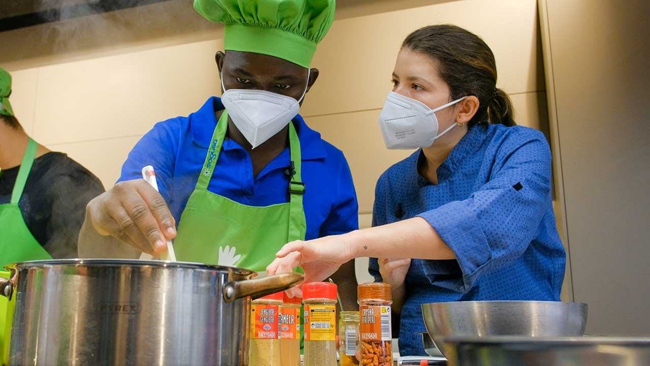 Albóndigas de pollo de corral al curry